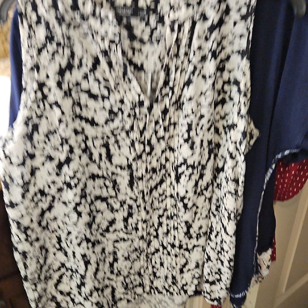 Simply Vera Vera Wang Black and White Patterned Blouse Nwot